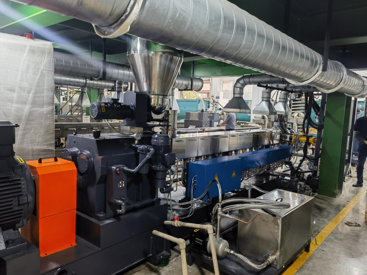 ky开元TPE引进双螺杆挤出机+水下切生产线自动化设备